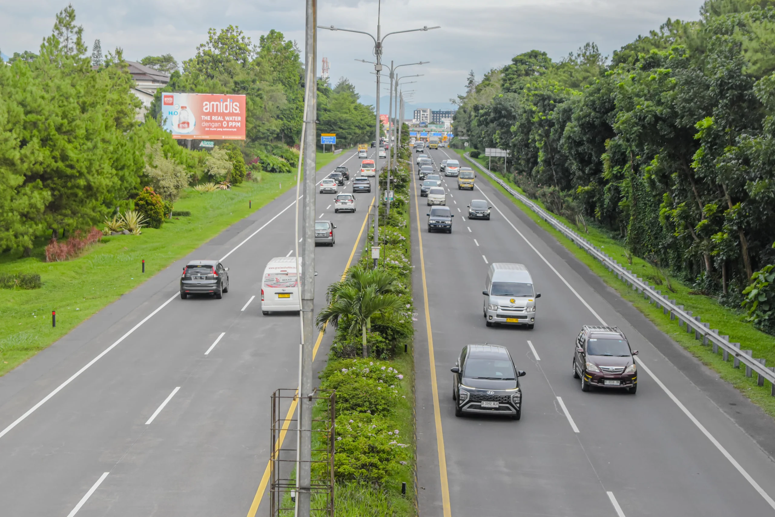 Ilustrasi Kendaraan di Tol Pasteur Menuju Kota Bandung. (foto/ Sandi Nugraha)