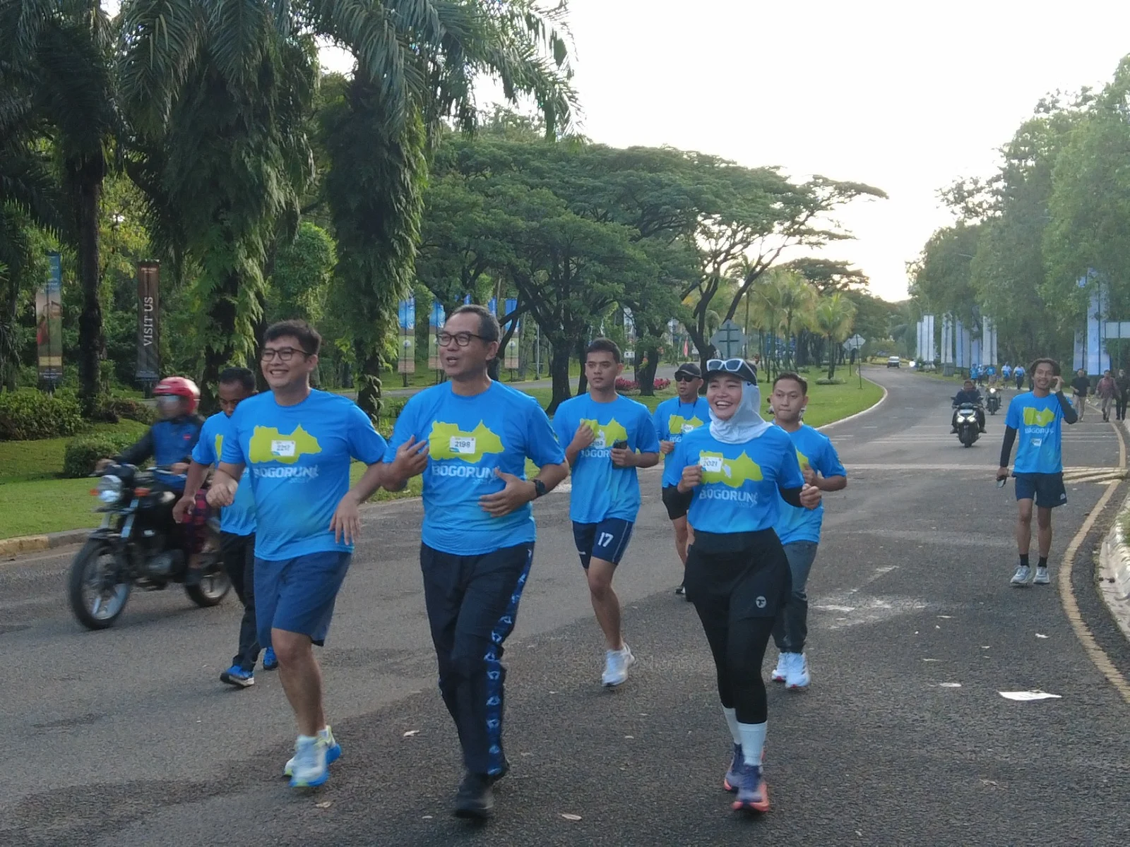 Sekda Kabupaten Bogor Ajat Rochmat Jatnika saat mengikuti Bogor Run. Foto : diskominfo