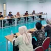 Komisi IV DPRD Kabupaten Sumedang saat lakukan pengawasan secara langsung terjun ke sejumlah perusahaan di Kawasan Industri wilayah Jatinangor-Cimanggung. (Anggota DPRD Sumedang, Sonia Sugian for Jabar Ekspres)