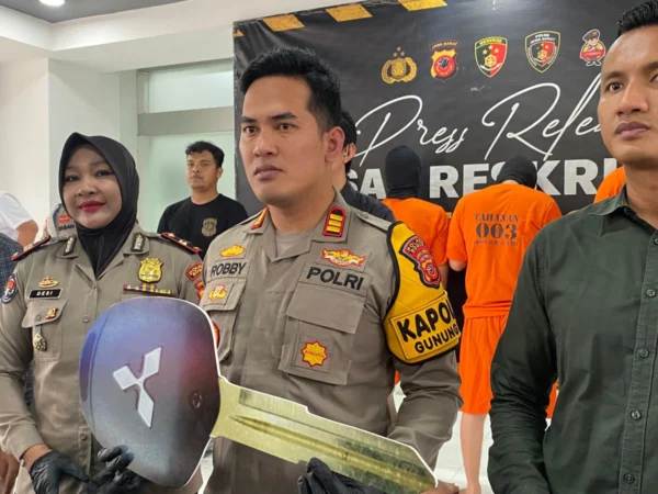 Kapolsek Gunung Putri, AKP Aulia Robby setelah konferensi pers di Polres Bogor, Jumat (17/1). Regi / Jabar Ekspres