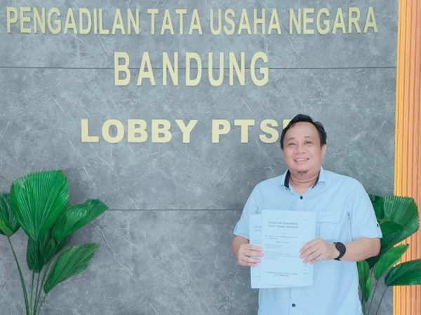 Warga Kota Bogor, Ian Mulyana Jaya Sumpena usai melaporkan gugatan Hasil Seleksi Dewas Permuda PPJ ke PTUN Bandung. (Yudha Prananda / Istimewa)