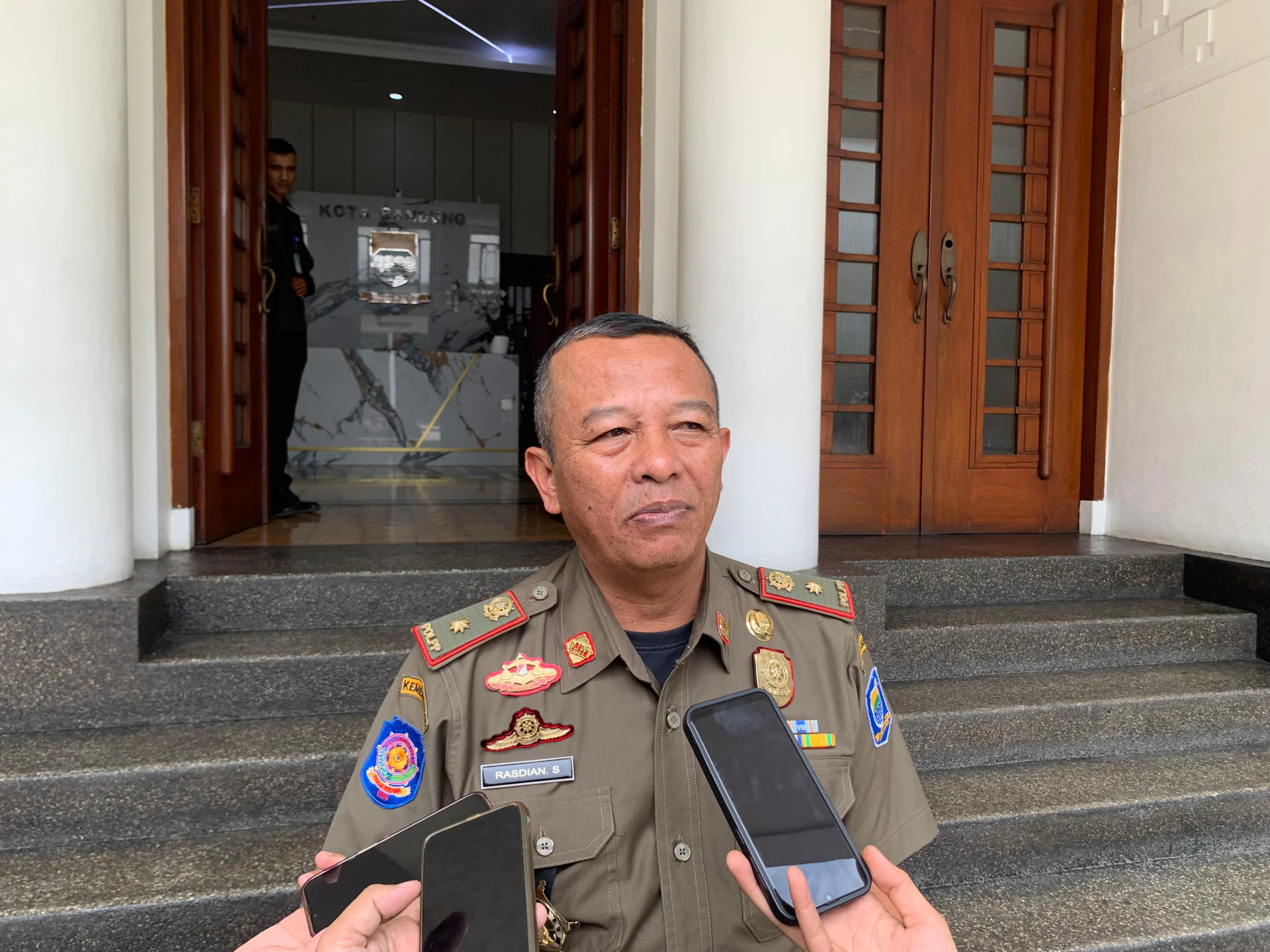 Kepala Satpol PP Kota Bandung, Rasdian (Sadam Husen / Jabar Ekspres)
