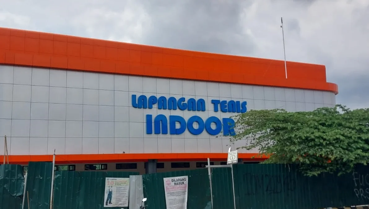 Kabupaten Bogor melalui Dinas Pemuda dan Olah Raga (Dispora) saat ini tengan mengerjakan Lapangan Tenis Indor di kawasan Stadion Pakansari.