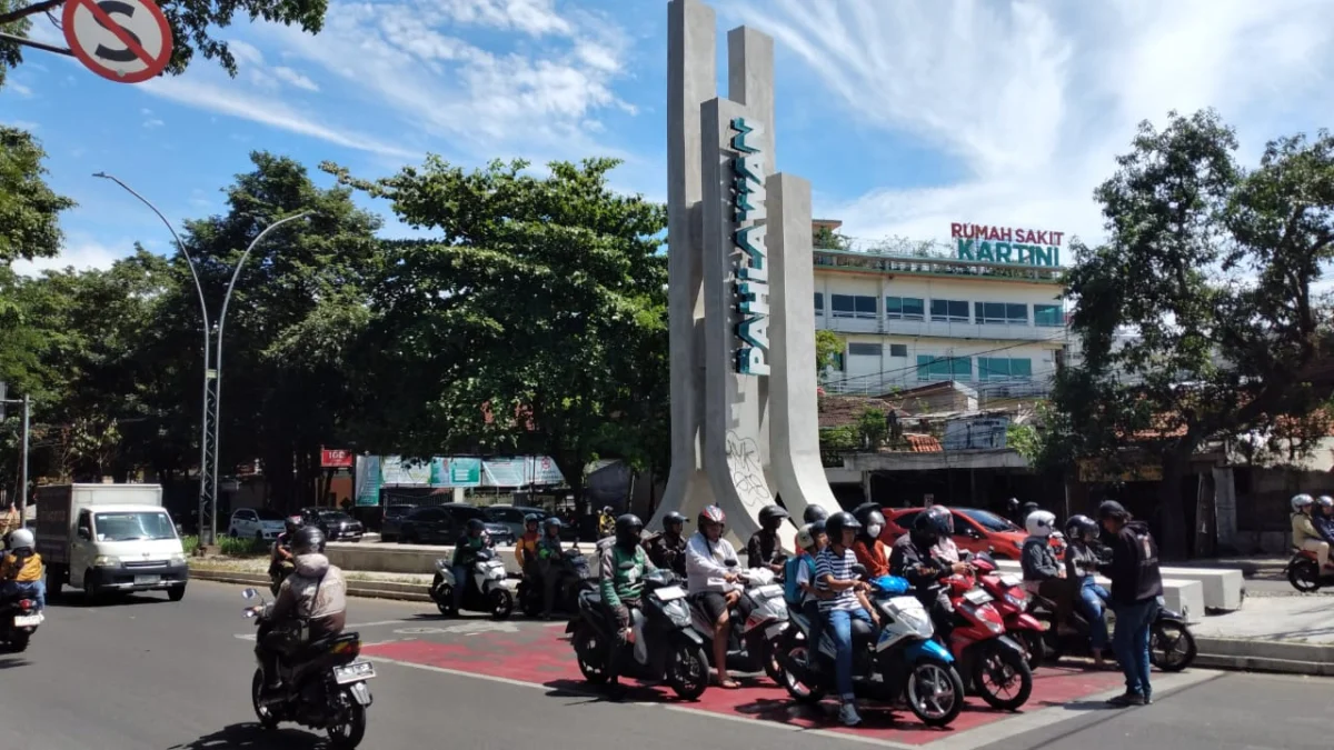 Tugu Pahlawan di Kota Bandung yang jadi sasaran aksi vandalisme. (son / Jabar Ekspres)