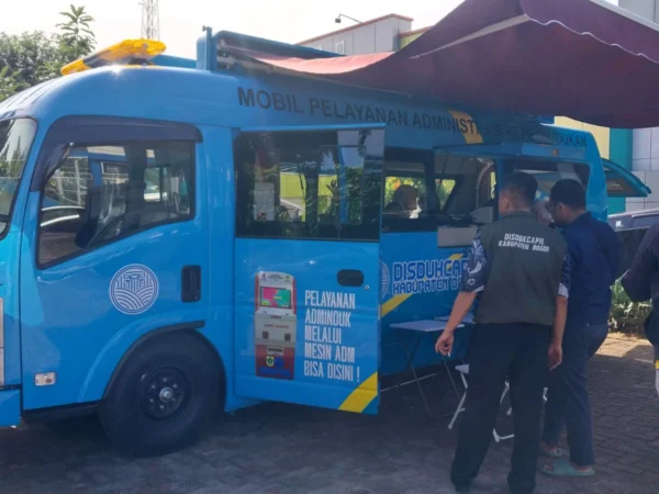 Mobil layanan admistrasi pencatat sipil milik Pemkab Bogor. Foto : Regi Pratasyah / Jabar Ekspres