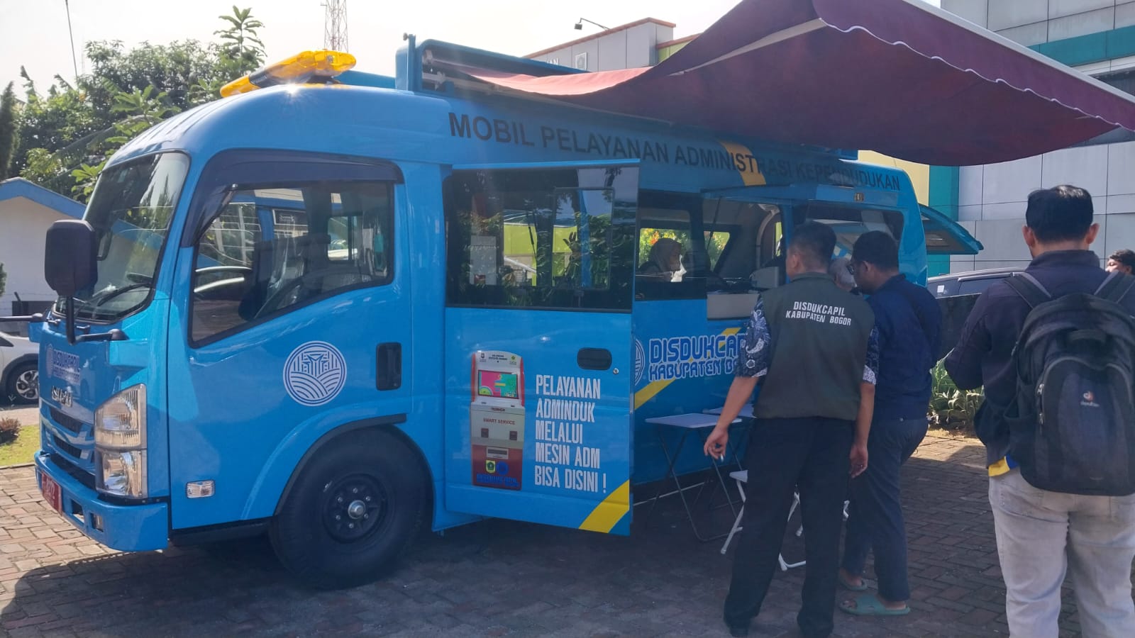 Mobil layanan admistrasi pencatat sipil milik Pemkab Bogor. Foto : Regi Pratasyah / Jabar Ekspres