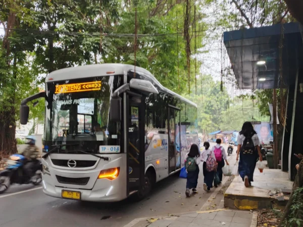 Ilustrasi: Transportasi publik Biskita Trans Pakuan saat melintas di shelter Jalan Pemuda, Kota Bogor beberapa waktu lalu. (Yudha Prananda / Jabar Ekspres)