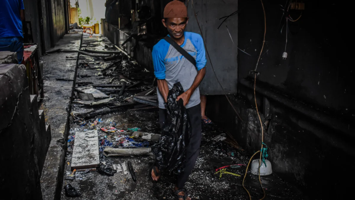 Pasca terjadinya kebakaran di sebuah ruko dekat Kings Shopping Center di Jalan Dalem Kaum, Kota Bandung, Jum'at (3/1). Foto: Dimas Rachmatsyah / Jabar Ekspres