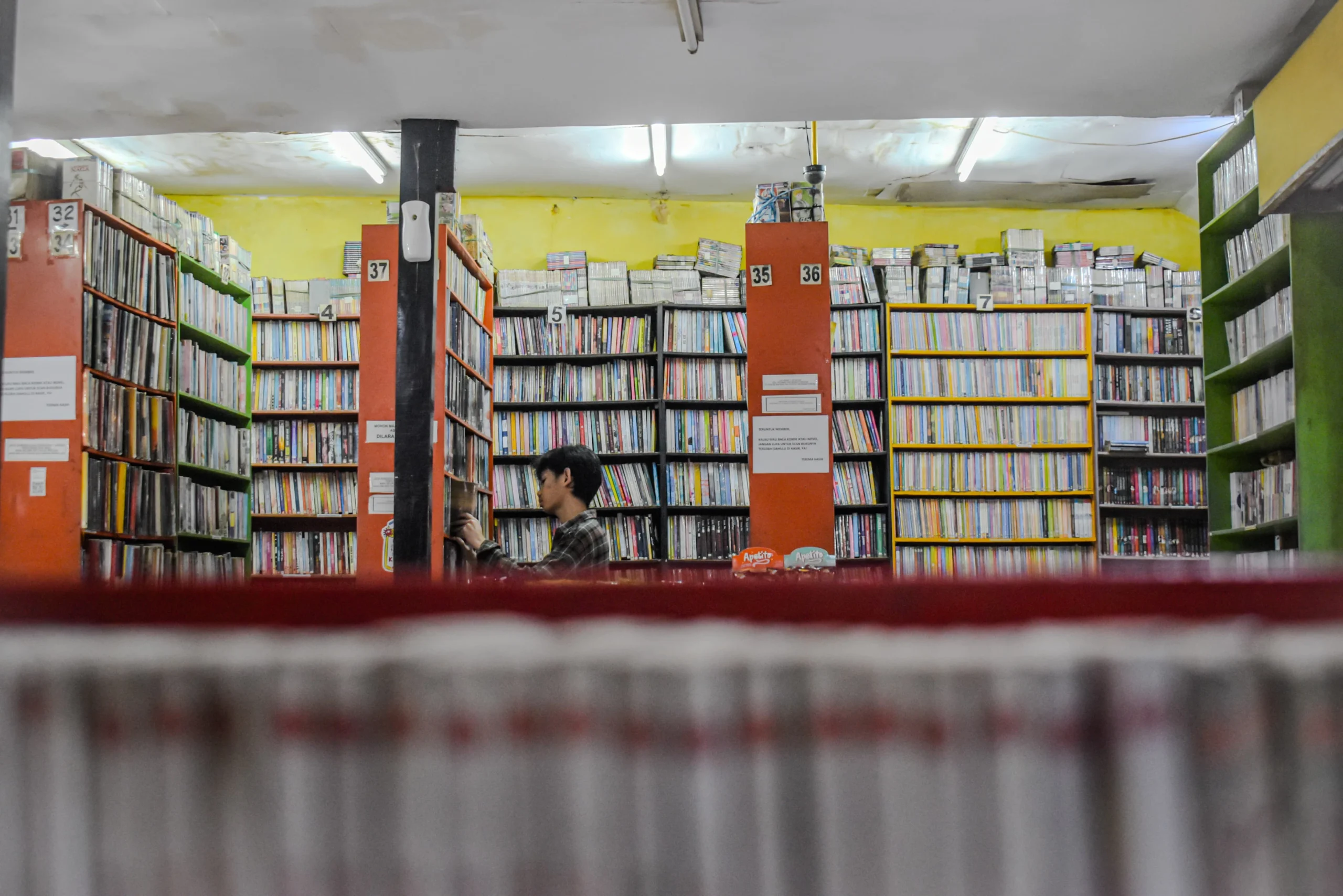 Ilustrasi: Salah satu perpustakaan di Kota Bandung, Kamis (2/1). Foto: Dimas Rachmatsyah / Jabar Ekspres