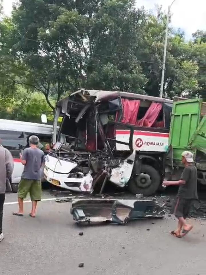 Kecelakaan beruntun di Tol Cipularang/Istimewa/