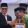 Kakanwil Kemenag Jabar Ajam Mustajam (kiri)/Hendrik Muchlison/ Jabar Ekspres/