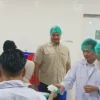 Menteri Pemuda dan Olahraga (Menpora) RI, Dito Ariotedjo saat Meninjau Dapur Makanan Bergizi Gratis di Yayasan Arara Visi Hijau Kota Cimahi (Mong / Jabar Ekspres)