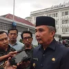 Penjabat Gubernur Jabar Bey Triadi Machmudin saat ditemui di DPRD Jabar, Senin (6/1). (Dok. Jabar Ekspres)