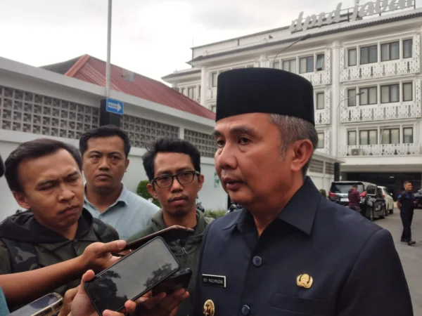 Penjabat Gubernur Jabar Bey Triadi Machmudin saat ditemui di DPRD Jabar, Senin (6/1). (Dok. Jabar Ekspres)