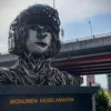 Monumen keselamatan dari ratusan knalpot brong hasil razia jajaran Polres Cimahi. Senin (6/1). Dok Jabar Ekspres/Suwitno/