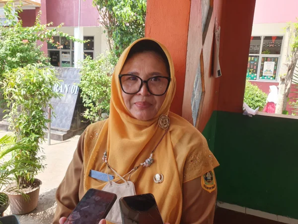 Kepala Sekolah SDN Pajeleran 01, Idah Nursidah. (Foto : Regi Pratasyah/Jabarekspres.com)