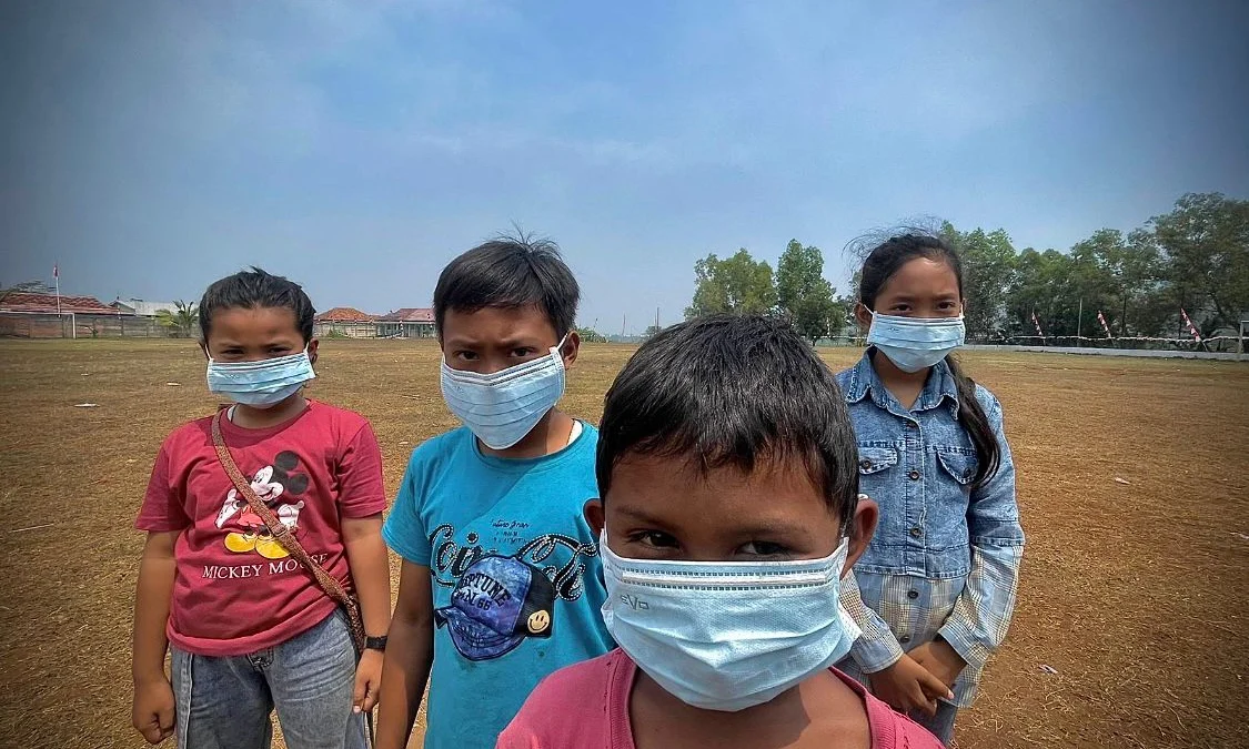 Ilustrasi antisipasi penyebaran virus HMPV, sejumlah anak-anak pakai masker. Jabar Ekspres/Suwitno/