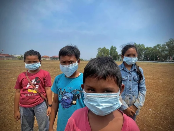 Ilustrasi antisipasi penyebaran virus HMPV, sejumlah anak-anak pakai masker. Jabar Ekspres/Suwitno/