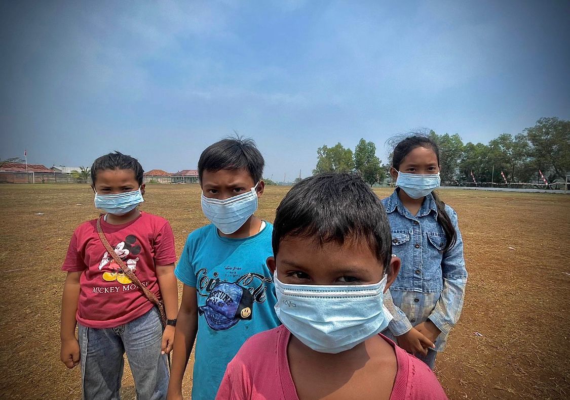 Ilustrasi antisipasi penyebaran virus HMPV, sejumlah anak-anak pakai masker. Jabar Ekspres/Suwitno/