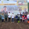 Untuk meningkatkan ketahanan pangan dengan memanfaatkan lahan-lahan yang kurang produktif. Pemerintah Kabupaten Bandung meluncurkan program penanaman padi gogo terintegrasi di SPLPP Unpad di Desa/Kecamatan Arjasari, Kabupaten Bandung, Rabu (8/1/2025). Foto Istimewa