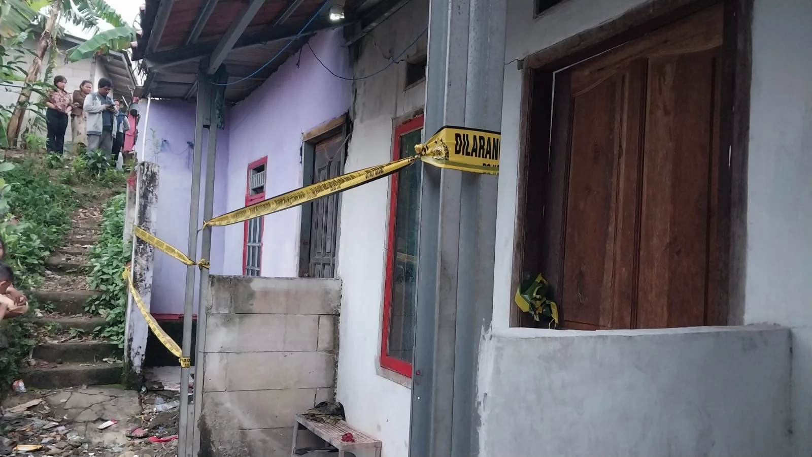 Suasana sepi di rumah korban pembacokan di Cilebut Barat, Kabupaten Bogor, Kamis (9/1). Foto : Regi Pratasyah / Radar Jabar