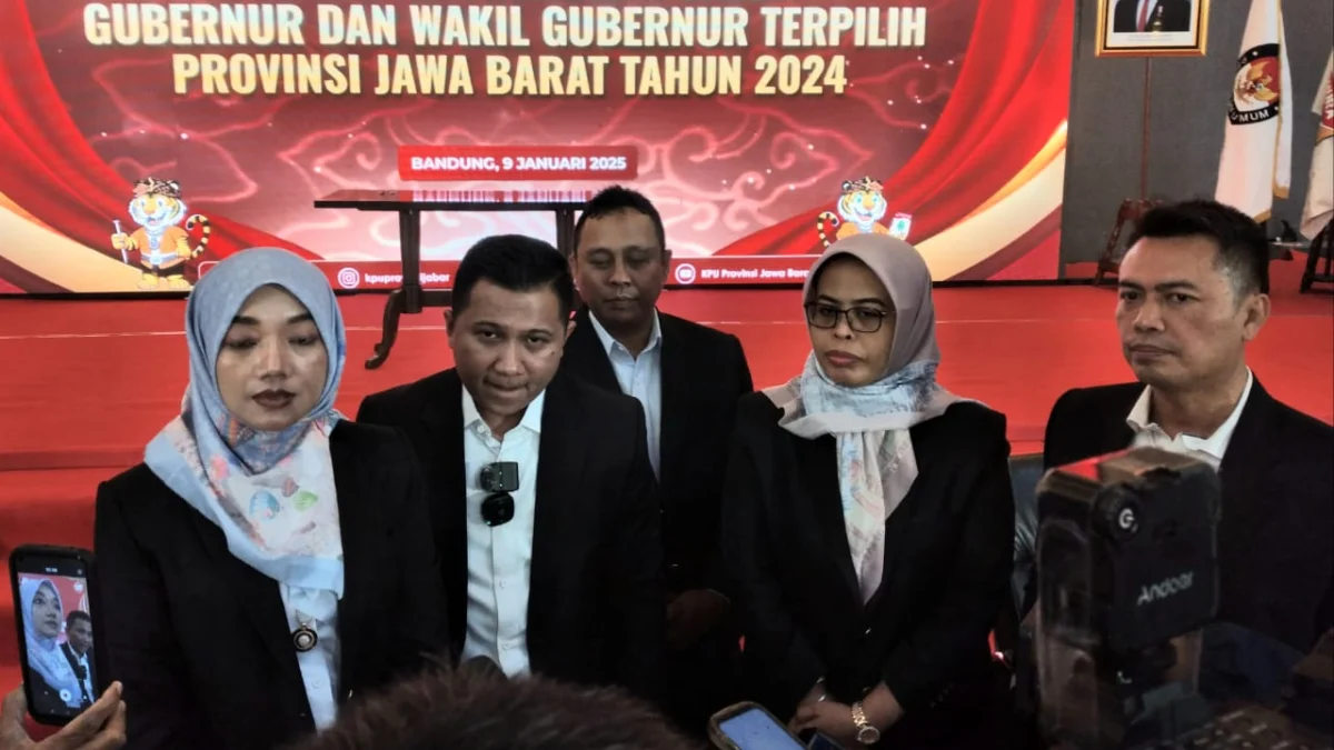 Komisioner KPU Jabar menyampaikan progres sengketa pilkada di MK/Hendrik Muchlison/Jabar Ekspres/