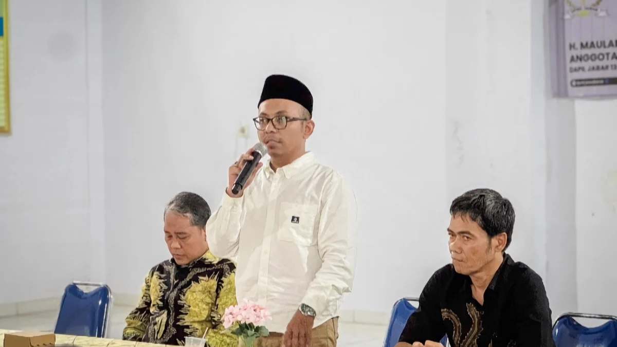 Anggota Komisi 5 DPRD Jawa Barat dari Fraksi PKB, Maulana Yusuf Erwinsyah saat lakukan kegiatan di Dapil XIII. (Jabar Ekspres)Anggota Komisi 5 DPRD Jawa Barat dari Fraksi PKB, Maulana Yusuf Erwinsyah saat lakukan kegiatan di Dapil XIII. (Jabar Ekspres)