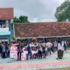 Ratusan siswa kelas X di SMKN 1 Cihampelas, Bandung Barat menggelar aksi protes di halaman sekolah. Dok siswa SMKN 1 Cihampelas