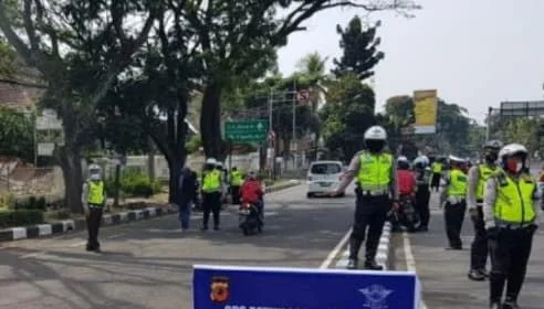 Ist. Polisi saat lakukan razia bagi pelanggar lalulintas. Dok. Jabar Ekspres.