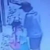 Ist. Tangkap layar rekaman cctv aksi penjambretan kepada dua orang anak-anak di wilayah Andir, Kota Bandung. Dok. Tangkap layar Instagram.