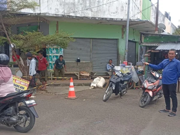 Tirta Anom pasang pipa bawah tanah dengan teknologi modern. (foto/Cecep Herdi)