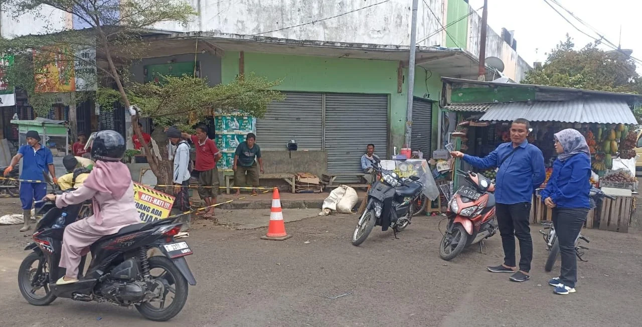 Tirta Anom pasang pipa bawah tanah dengan teknologi modern. (foto/Cecep Herdi)