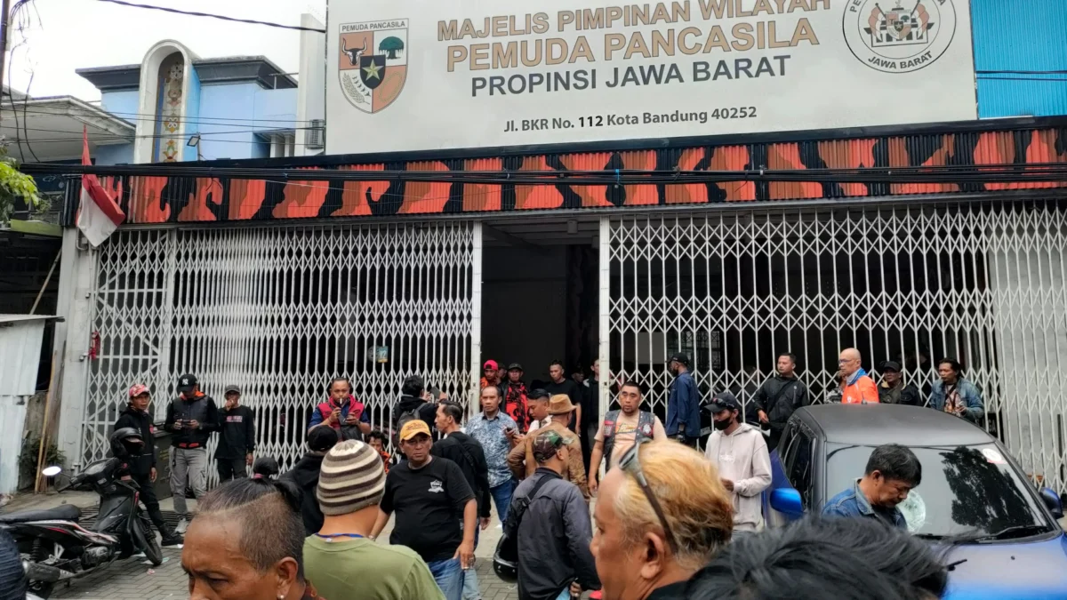 Dok. Situasi terkini di Kantor MPW Pemuda Pancasila Jabar usai terjadi penyeberangan oleh sekelompok orang tidak dikenal. Rabu (15/1). Foto. Sandi Nugraha/Jabar Ekspres/