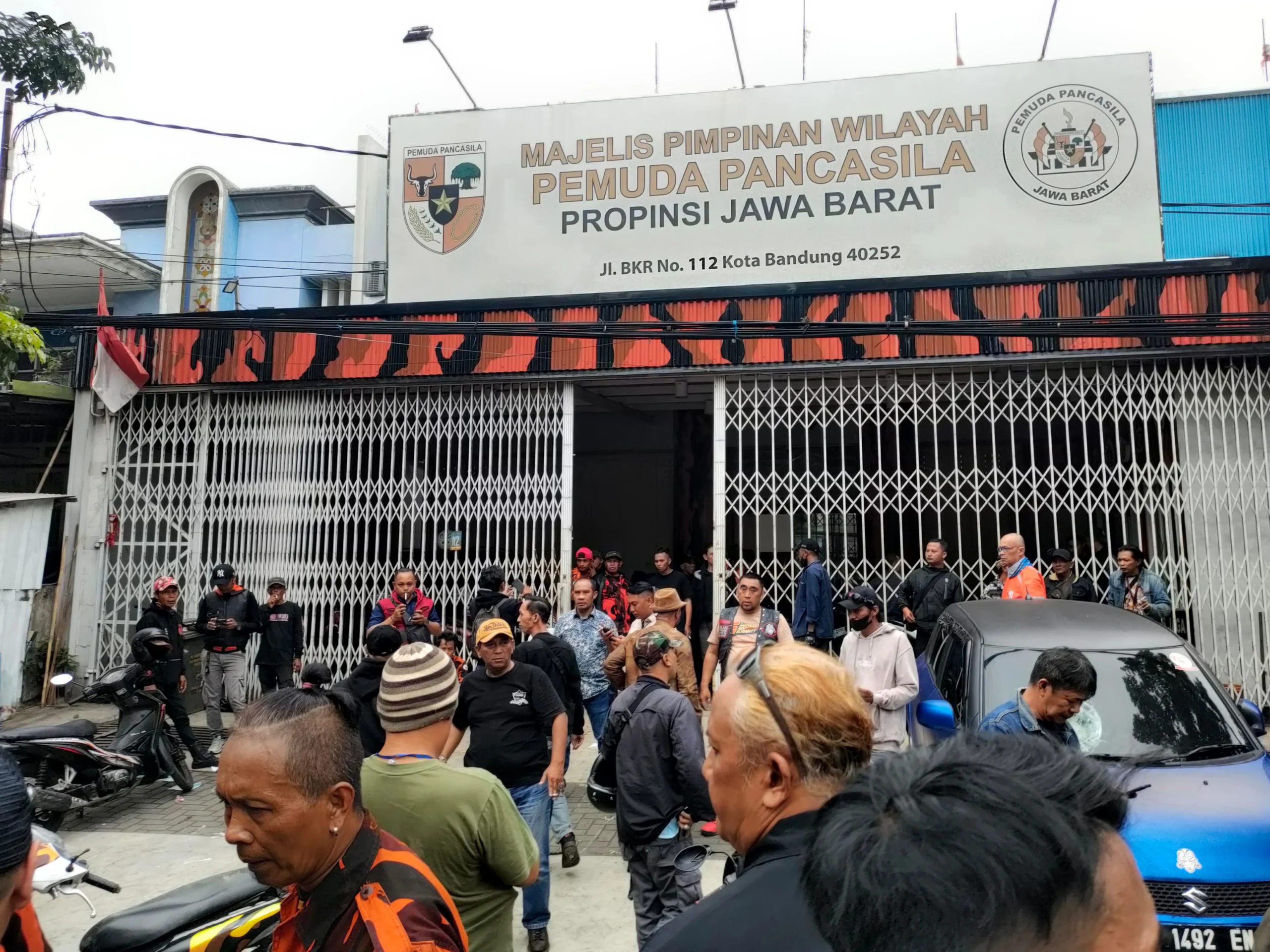 Dok. Situasi terkini di Kantor MPW Pemuda Pancasila Jabar usai terjadi penyeberangan oleh sekelompok orang tidak dikenal. Rabu (15/1). Foto. Sandi Nugraha/Jabar Ekspres/