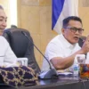 Pj Wali Kota Bogor, Hery Antasari bersama Wali Kota Bogor Terpilih, Dedie A. Rachim dalam rapat pimpinan Pemkot Bogor. (Yudha Prananda / Jabar Ekspres)