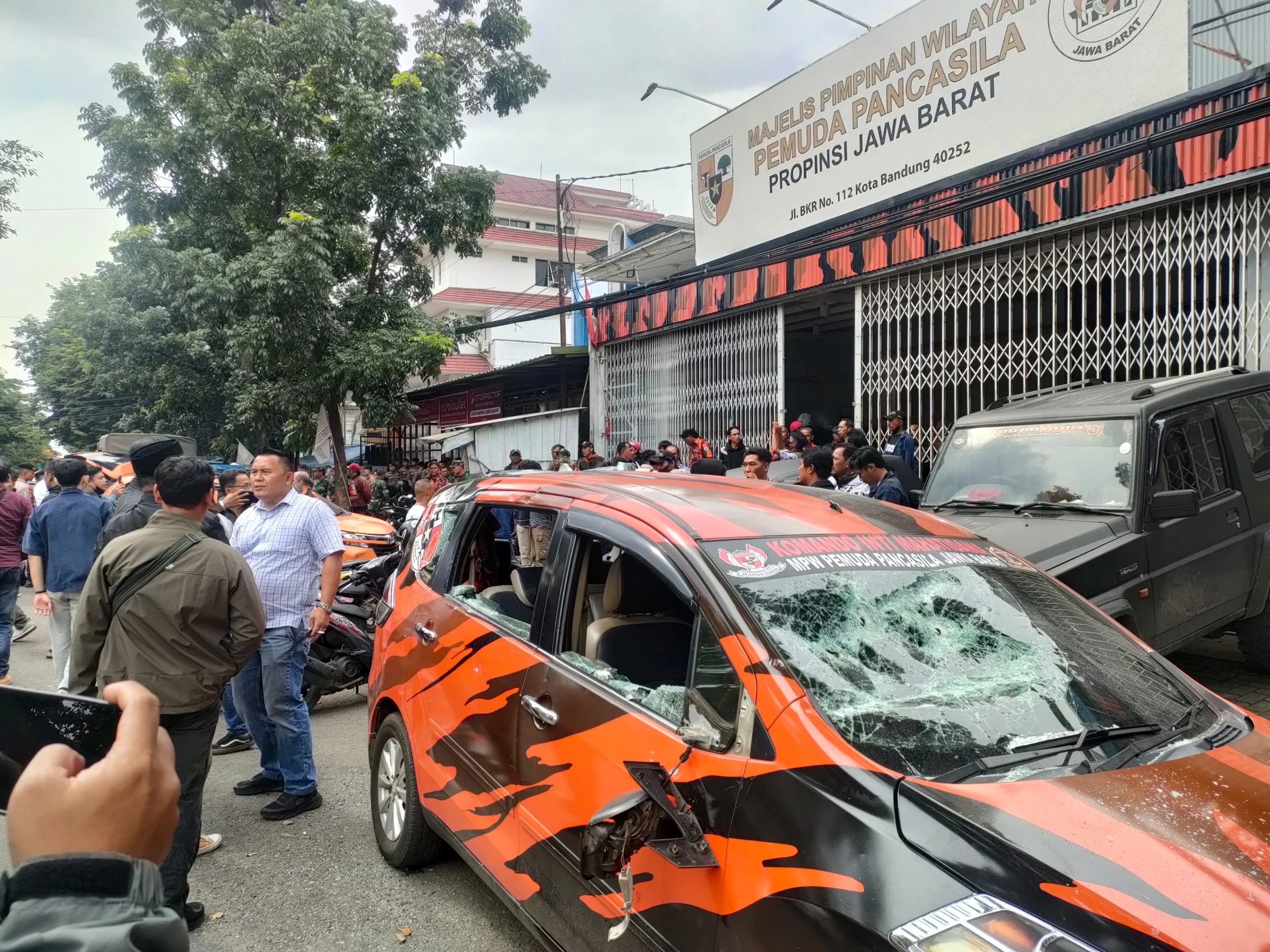 Dok. Situasi dua kelompok ormas di bandung usai terjadi gesekan. Rabu (15/1) kemarin. Foto. Sandi Nugraha / Jabar Ekspres