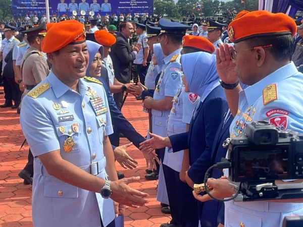 Kepala Staf Angkatan Udara (KSAU) M Tonny Harjono saat sertijab Dankopasgat di Mako Kopasgat, Kecamatan Margahayu, Kabupaten Bandung, Jumat (17/1). Foto Agi / Jabar Ekspres