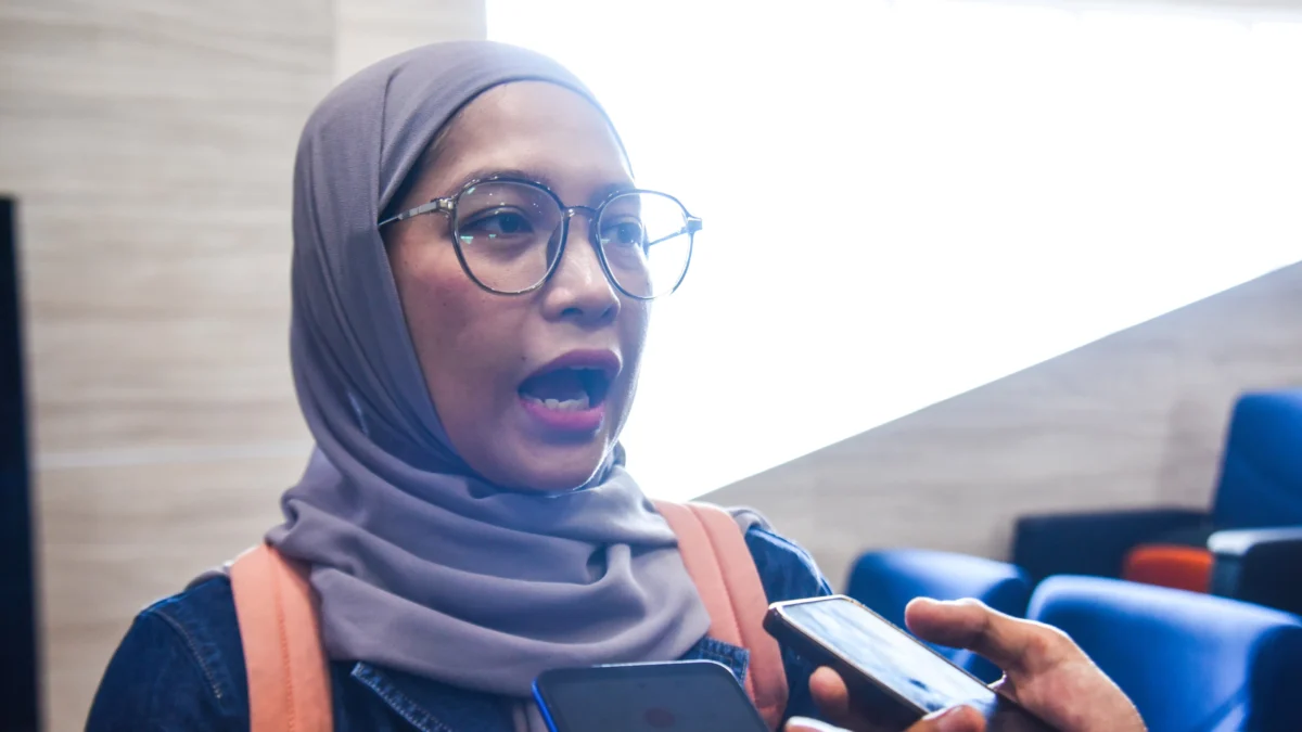 Kabid IKP Diskominfo Jabar, Viky Edya Martina Supaat saat diwawancari Jabar Ekspres di Auditorium Dekanat Unisba, Kota Bandung. Foto: Dimas Rachmatsyah / Jabar Ekspres