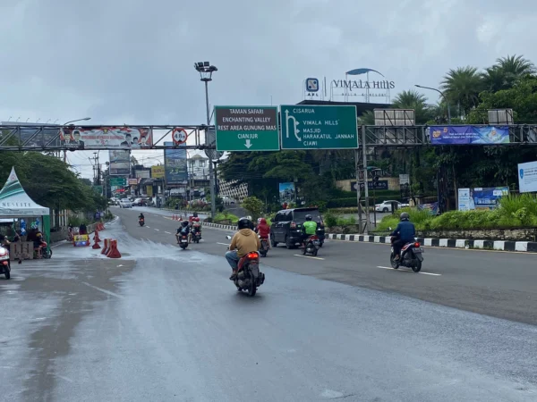 Situasi arus lalu lintas Simpang Gadog setelah pihak Satlantas Polres Bogor berlakukan kembali arus normal atau dua arah, Rabu (29/1)/Regi/Jabar Ekspres/