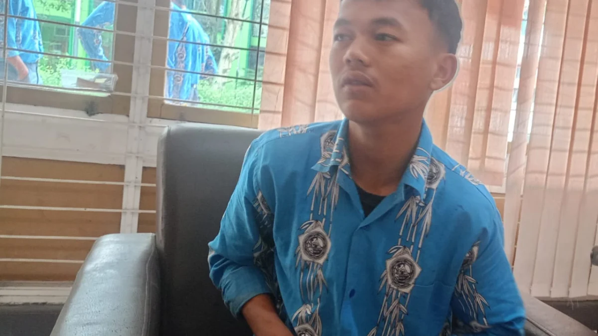 Muhammad Nur Huda, Siswa SMKN 1 Cimahi yang Nyambi jadi Ojol, Malu dan Risih atas Postingan Donasi Atas Nama Dirinya Viral di Medsos/Firman Satria/Jabar Ekspres/