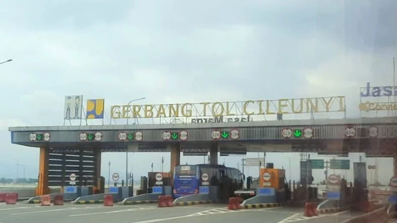 Tol Padaleunyi / Dewi Regita