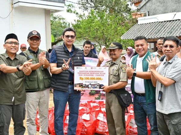 Telkom 2 Serahkan Bantuan Bagi Korban Bencana Sagaranten, Sukabumi