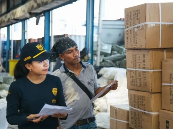 Direktorat Jenderal Bea Cukai (DJBC) mencatat penerimaan dari sektor kepabeanan dan cukai mencapai Rp300,2 triliun. (Foto/ANTARA)