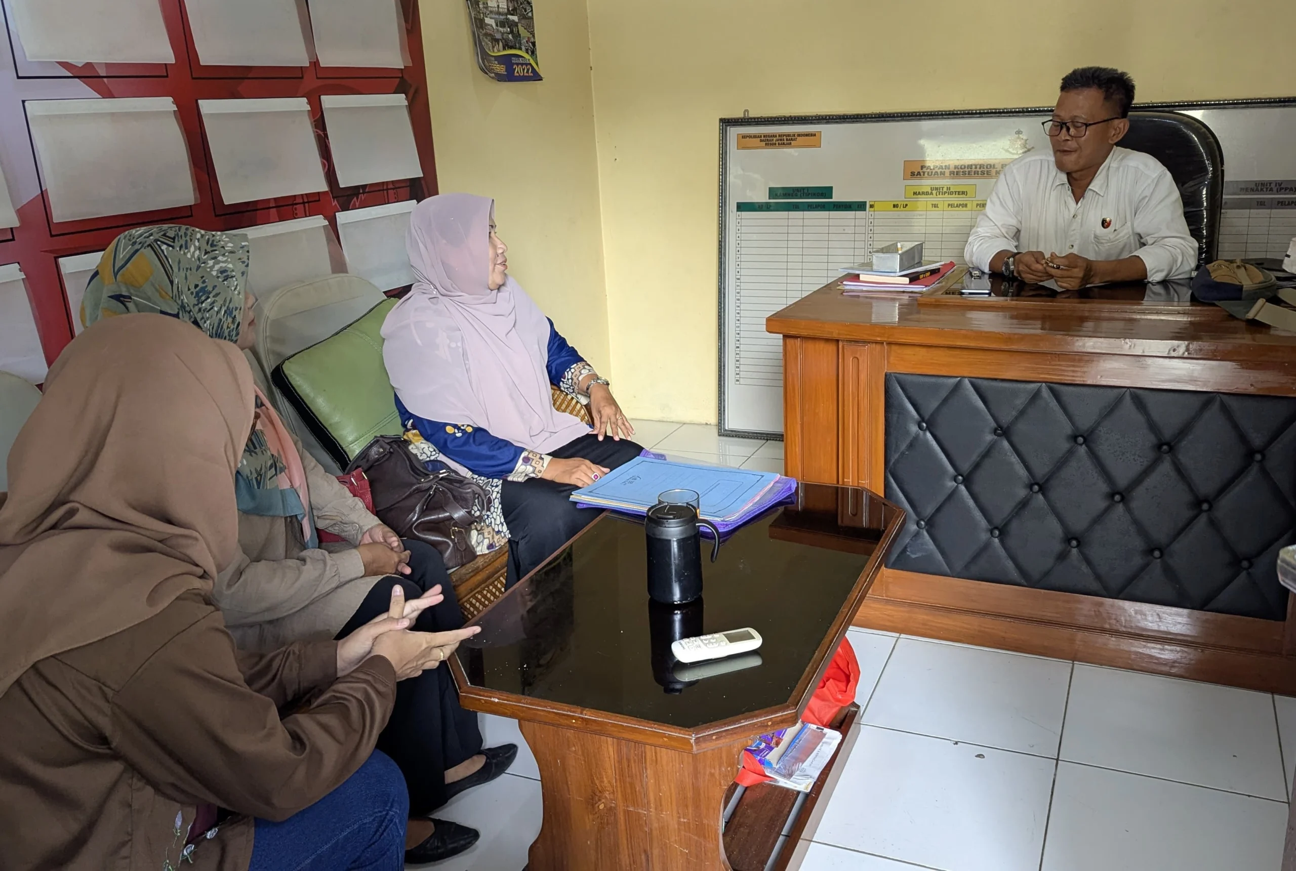 perempuan berinisial U melaporkan suaminya yang menjadi anggota DPRD Kota Banjar ke polisi denga tuduhan telah menikah sirih.