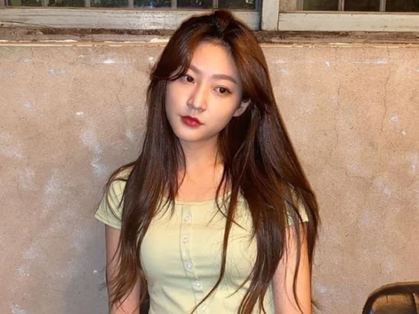 Artis muda Korea Selatan Kim Sae Ron yang dikabarkan Meninggal Dunia di rumahnya pada Minggu (16/2) sore.