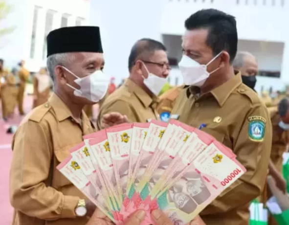 Pensiunan PNS Akan Terima Gaji dan THR yang Naik 12% di 2025, Cek Rinciannya di Sini