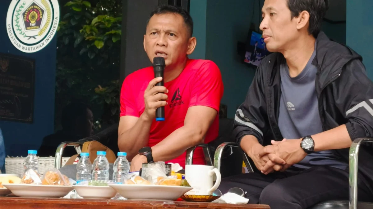 Pj Wali Kota Bogor, Hery Antasari bersama Ketua PWI Kota Bogor, Herman Indrabudi. (Yudha Prananda / Jabar Ekspres)