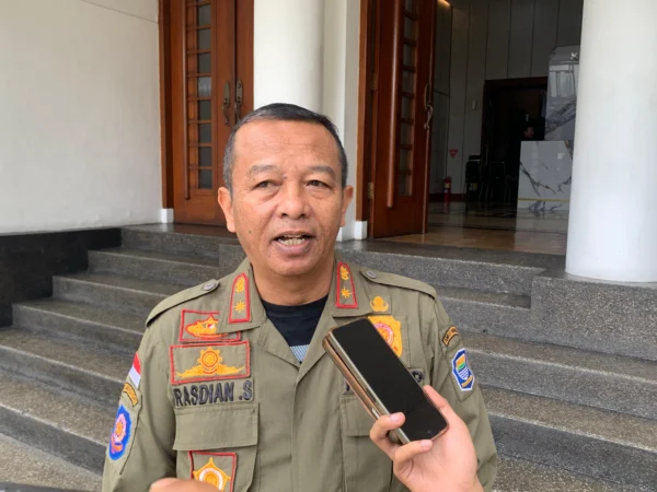 Kepala Satpol PP Kota Bandung, Rasdian saat ditemui di Balai Kota Bandung, Kamis (13/2)