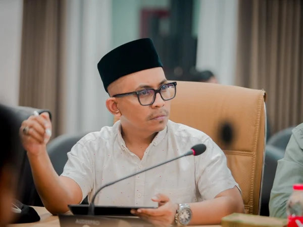 Anggota Komisi V DPRD Jabar dari Fraksi PKB, Maulana Yusuf Erwinsyah kawal isu pembebasan ijazah yang masih banyak tersimpan di sekolah akibat tunggakan orangtua siswa lulusa yang belum tuntas.