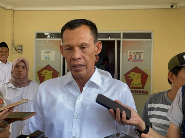 Wakil Bupati terpilih Kabupaten Bogor, Ade Ruhandi atau Jaro Ade saat memberikan keterangan kepada awak media seusai menghadiri HUT ke-17 Partai Gerindra di DPC Kabupaten Bogor, pada Kamis (6/2). Foto: Regi